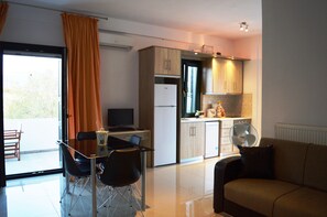 Superior Apartment, 1 Bedroom, Sea View | Living room | 43-inch flat-screen TV with satellite channels, Smart TV - Villa Marianthi (Lesvos)