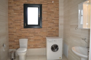 Superior Apartment, 1 Bedroom, Sea View | Bathroom | Free toiletries, hair dryer, towels - Villa Marianthi (Lesvos)