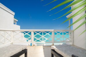 Luxury Villa | Balcony