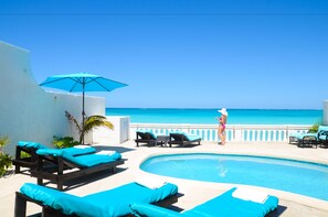 Outdoor pool - Caprice 9 Cable Beach Design Villa (Nassau)