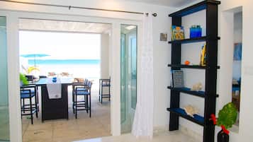 Luxury Villa | Terrace/patio