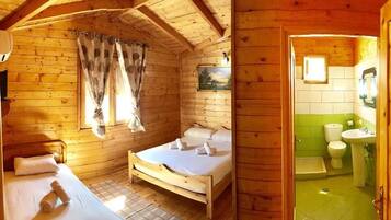 Familien-Suite, Mehrere Betten, Verbindungszimmer, Flussblick | Zimmersafe, BĂŒgeleisen/BĂŒgelbrett, kostenloses WLAN, BettwĂ€sche