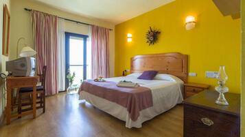 Escritorio, cunas (de pago), camas supletorias y wifi gratis