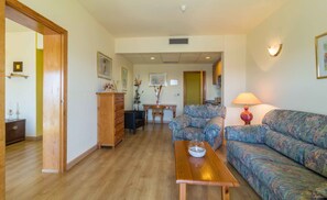 Tomannsrom – basic | Oppholdsområde | Flatskjerm-TV