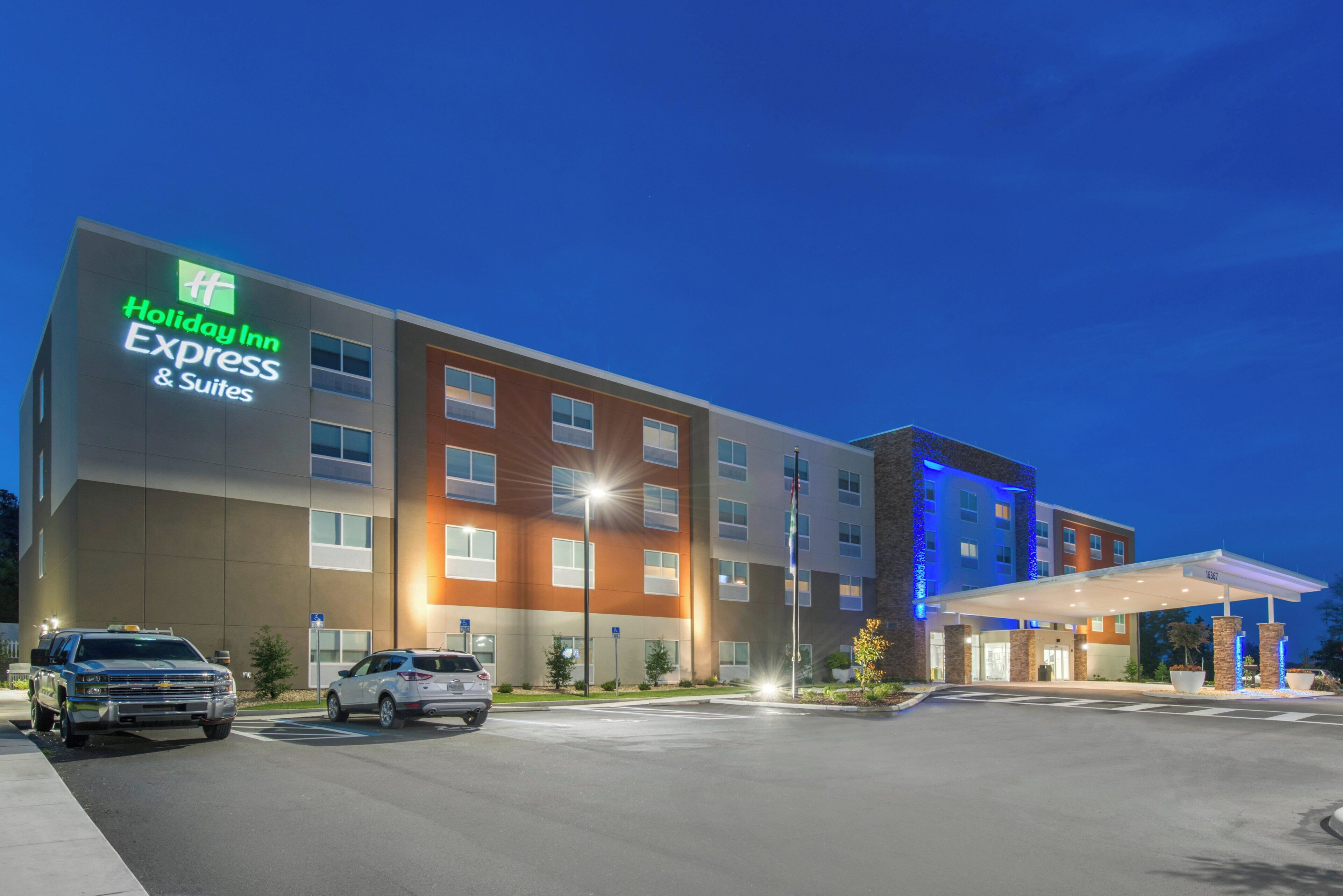 A Holiday Inn Express & Suites hotel with a parking lot and a covered entrance.