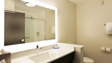 Dusche, Designer-Toilettenartikel, Haartrockner, Handtücher