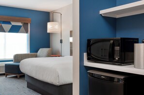 In-room safe, desk, blackout curtains, iron/ironing board - Holiday Inn Express Calhoun South by IHG (Calhoun)
