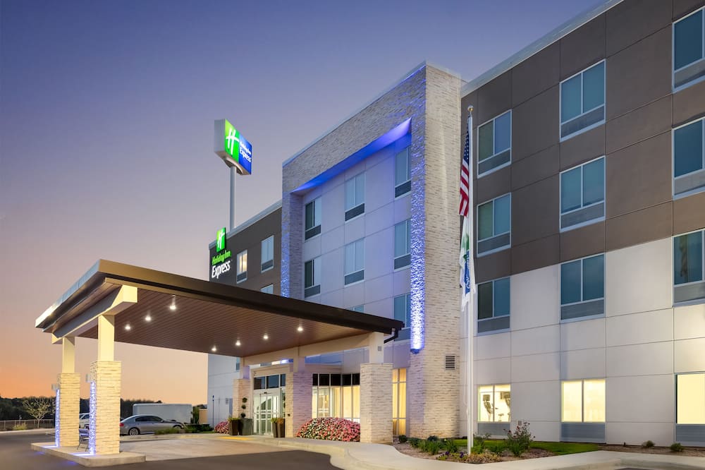 Holiday Inn Express Calhoun South by IHG