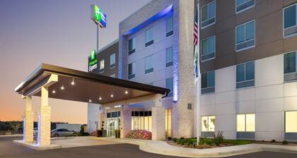 Holiday Inn Express Calhoun South, an IHG Hotel