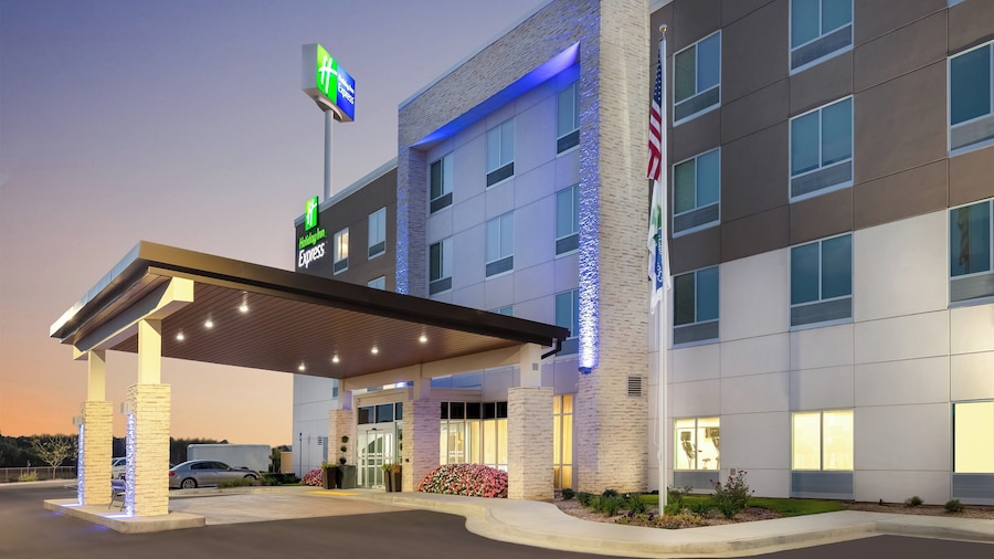 Holiday Inn Express Calhoun South by IHG