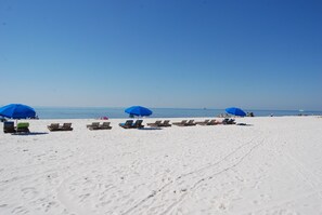 Beach nearby - 👣 Come get your toes in the sand. Lets make a splash! .🌊🐳🐬 (Gulf Shores)