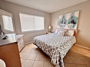 2 slaapkamers, een strijkplank/strijkijzer, internet, beddengoed