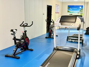A gym with exercise equipment including a stationary bike, elliptical, and treadmill. - Holiday Inn Express Sanya Bay by IHG (Sanya)