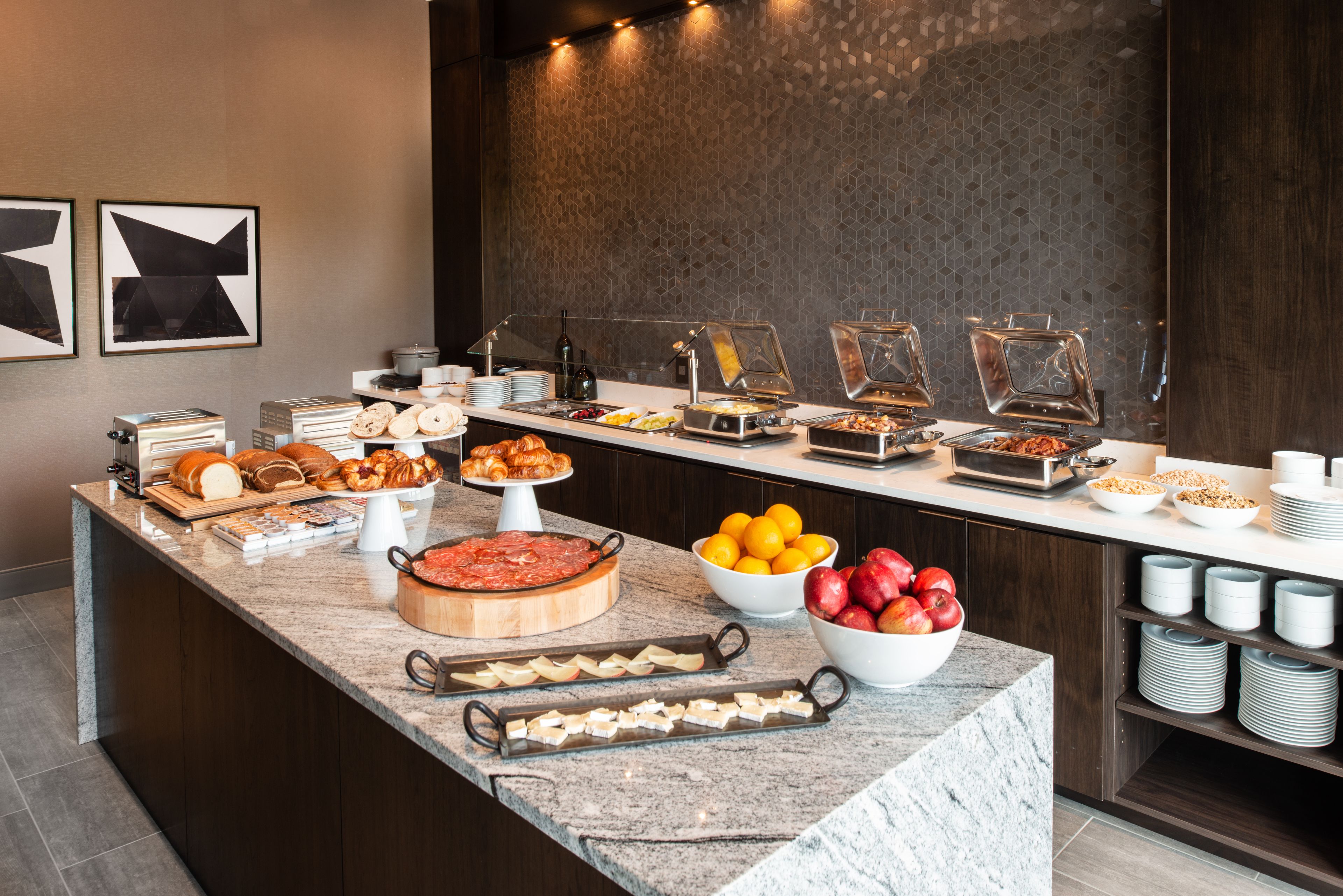 Päivittäinen buffetaamiainen (16 USD per henkilö)