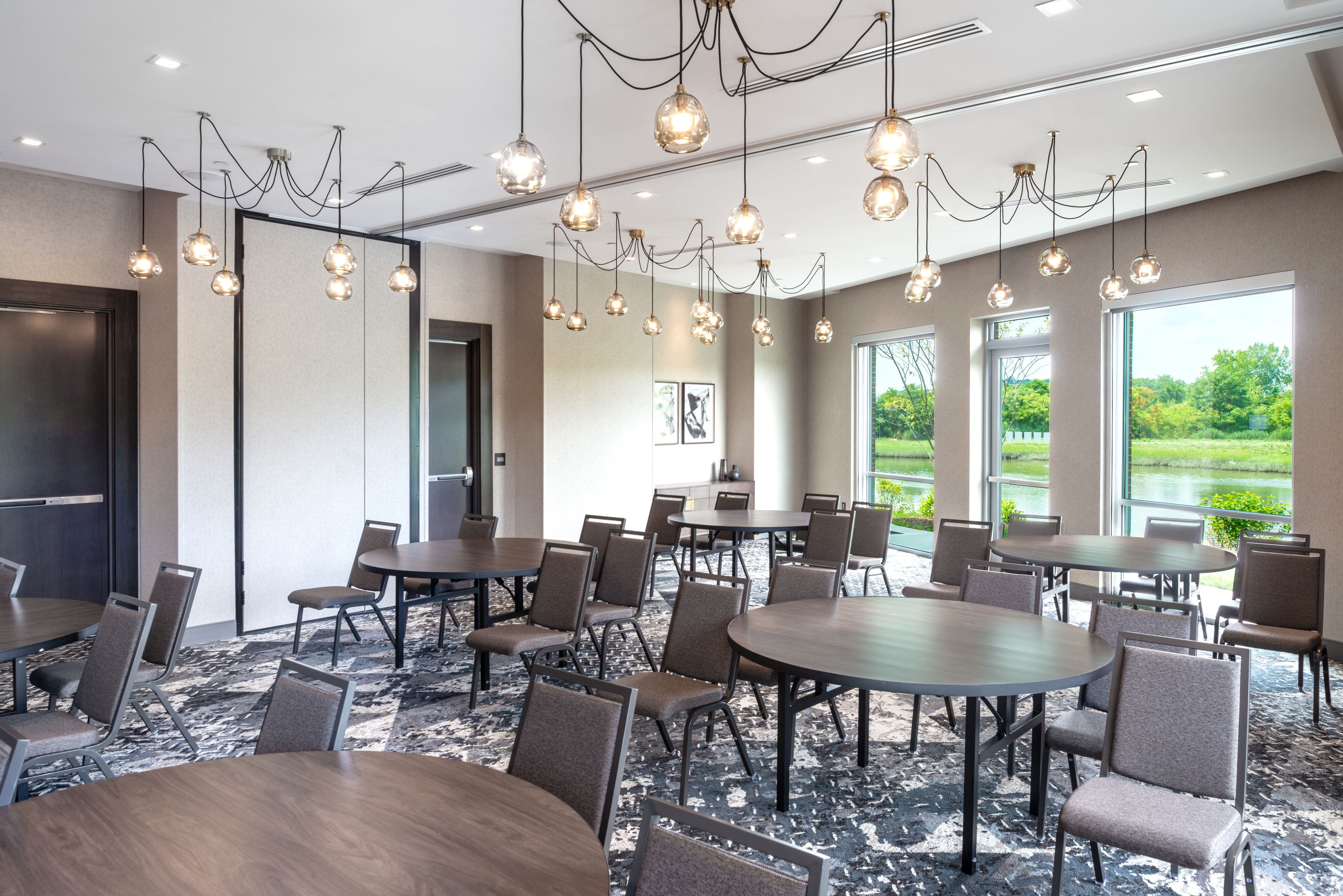 Photo - Holiday Inn Boston Logan Airport - Chelsea by IHG