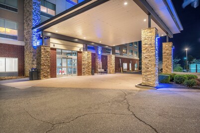 Holiday Inn Express & Suites Nashville North - Springfield by IHG