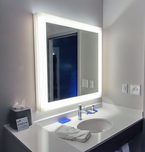 ของใช้ในห้องน้ำฟรี, ไดร์เป่าผม, ผ้าเช็ดตัว, สบู่