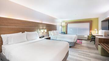 Habitación estándar, 2 camas Queen size | Ropa de cama hipoalergénica y caja de seguridad en la habitación