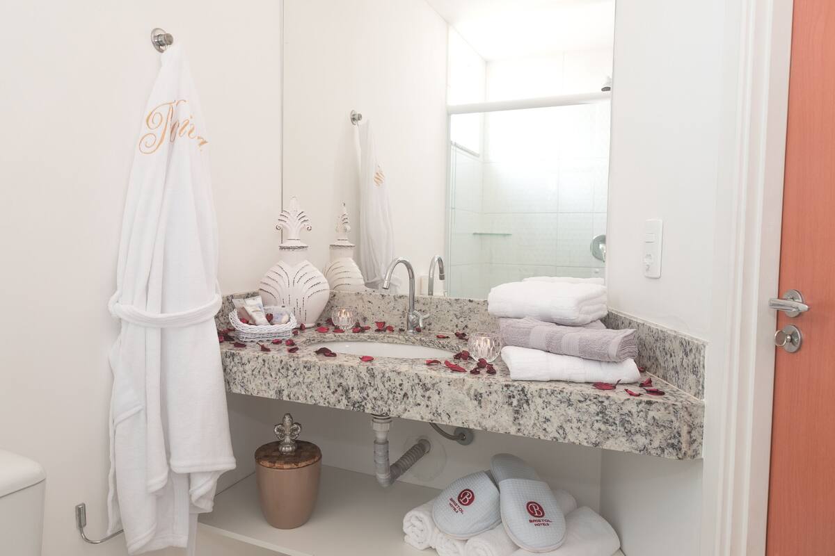 minibar, in-room safe, desk, laptop workspace