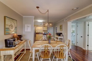 Dining - Charleston Charm - Coastal Decor, Pool & Pier Access, Across from beach! - 309C Oceanside (Isle of Palms)