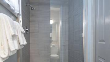 Double Room | Bathroom | Shower, towels