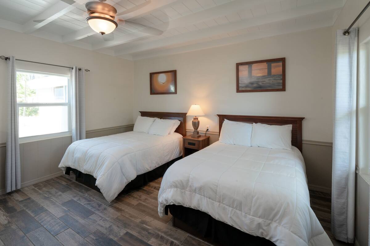 Double Room | WiFi (free), bed sheets