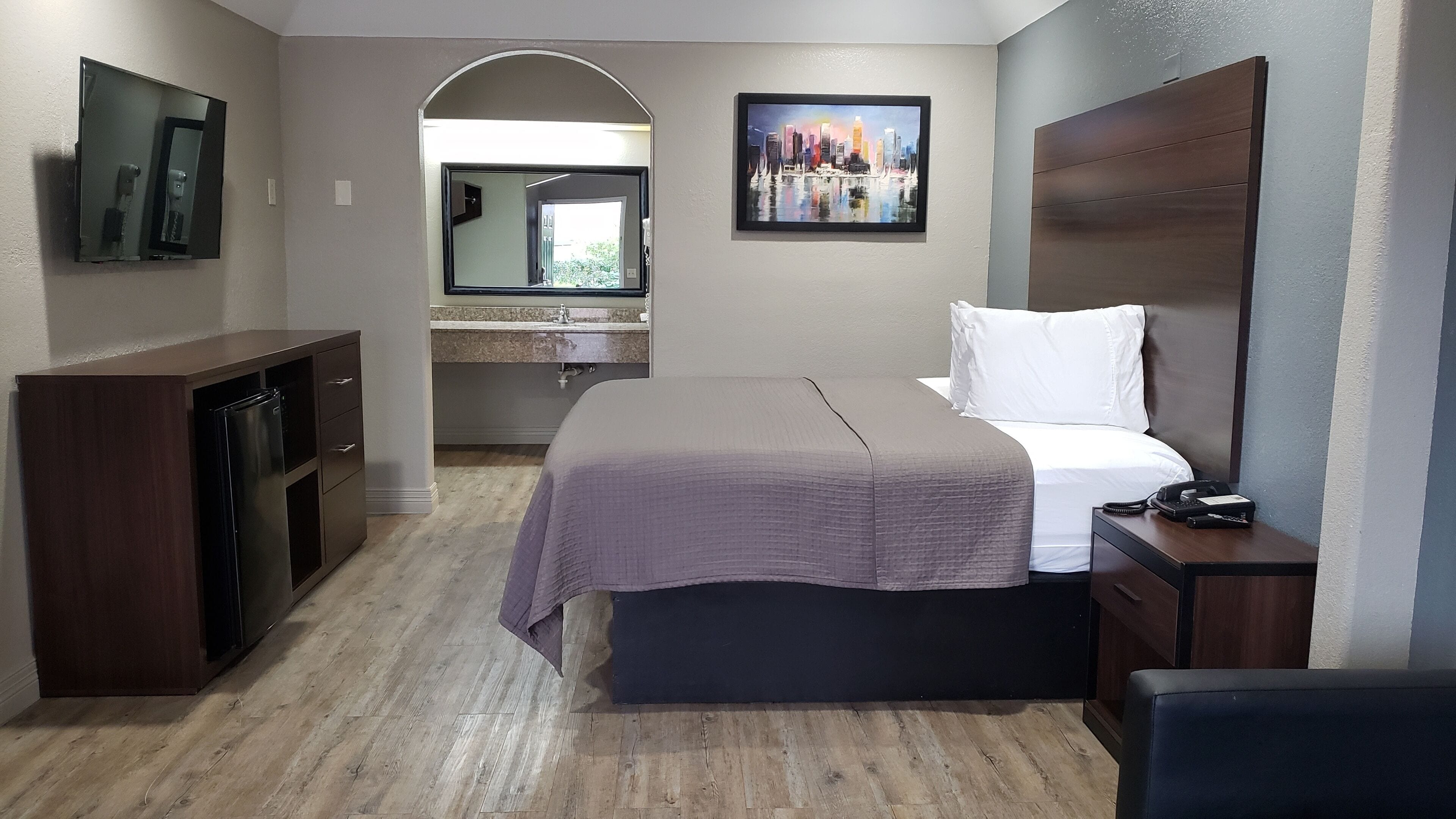 Standaard kamer, 1 kingsize bed, niet-roken | Een bureau, een strijkplank/strijkijzer, extra bedden (toeslag)