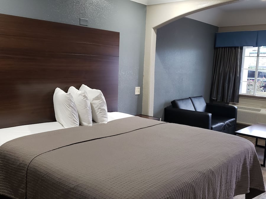 Camera Standard, 1 letto king, non fumatori | Una scrivania, ferro/asse da stiro, letti aggiuntivi (a pagamento)