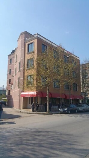 Front of property - Hotel Lotus (Tirana)