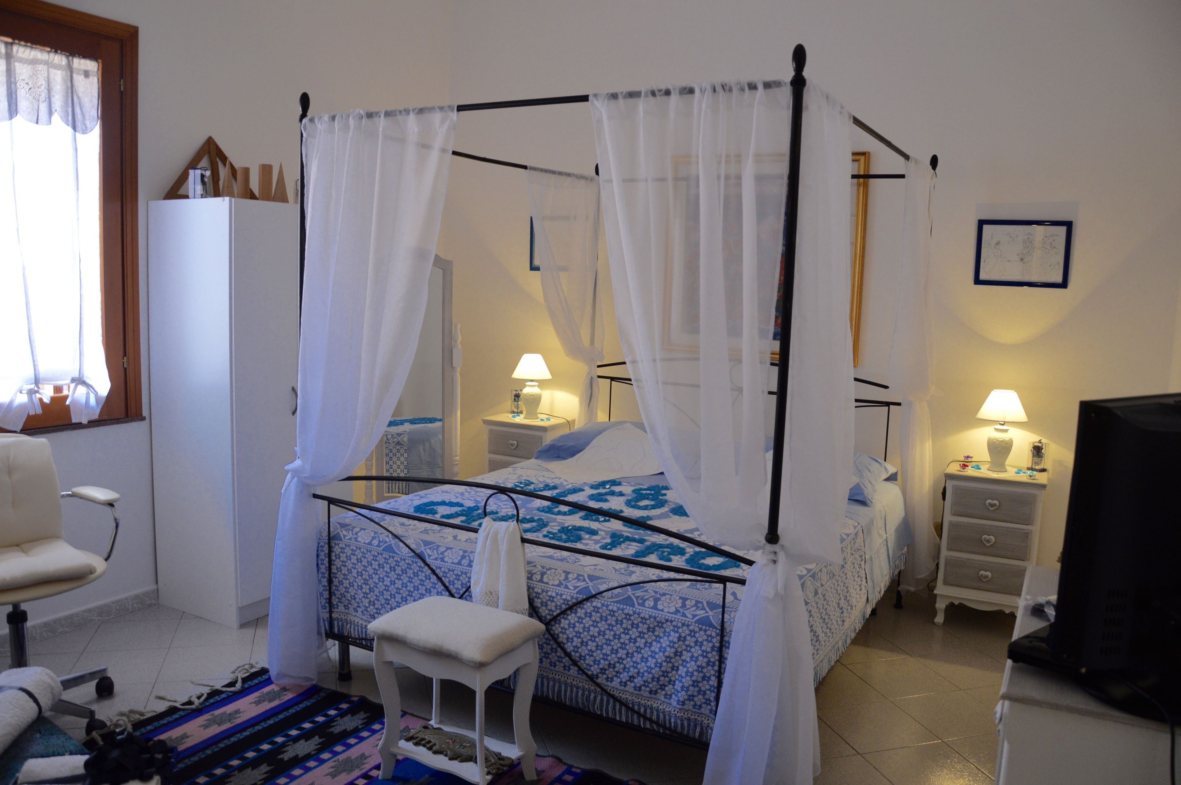 Standardzimmer, 1 Schlafzimmer, Nichtraucher, zum Innenhof hin (Cavalleria Rusticana) | Italienische Bettbezüge von Frette, hochwertige Bettwaren, Minibar