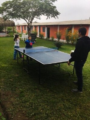 สนามเทนนิส