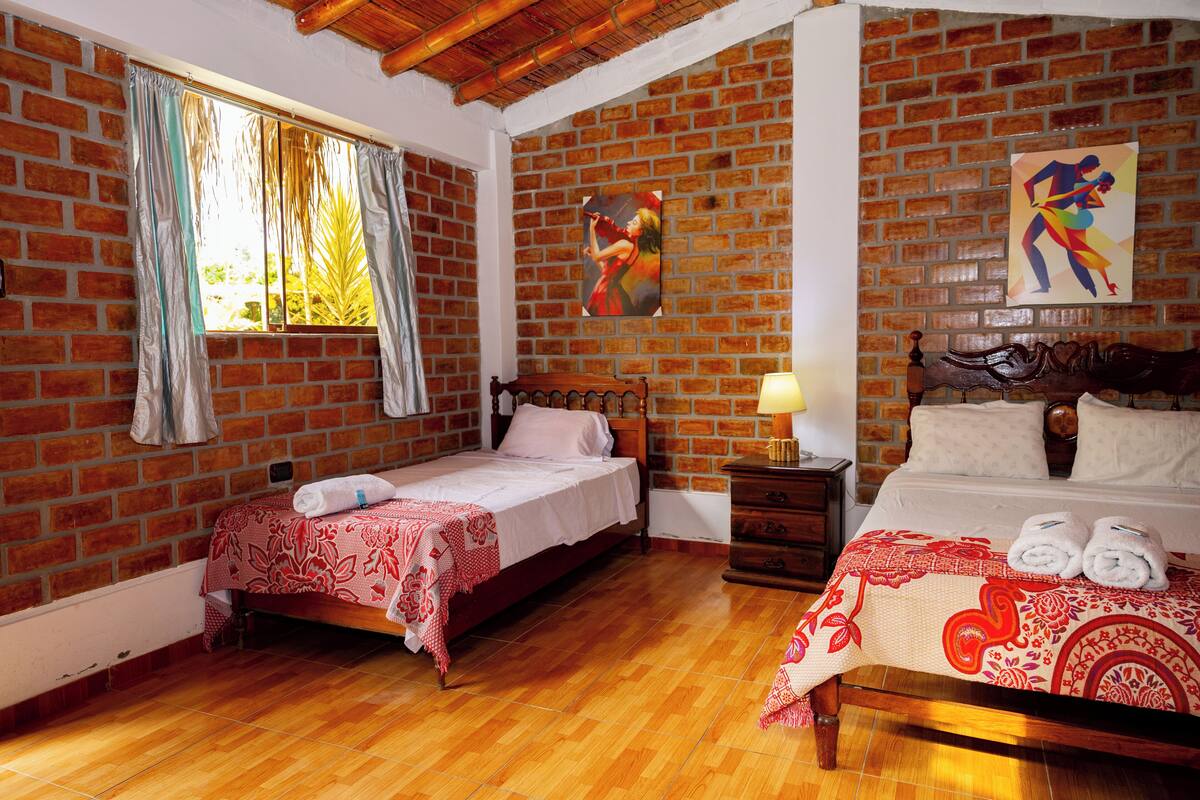 Chambre Triple Familiale, 1 chambre, vue jardin | 1 chambre, Wi-Fi gratuit, draps fournis