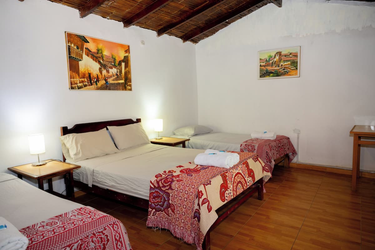 Habitación familiar, baño privado (Borgoña) | Wifi gratis y ropa de cama