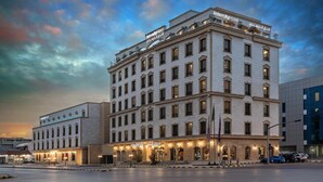 A multi-story hotel with a prominent entrance, large windows, and a flat roof. - IntercityHotel Riyadh Malaz (Riyadh)