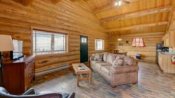Cabin, 2 Bedrooms, Mountain View, Ground Floor - No Pets