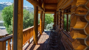 A wooden deck with benches, overlooking a mountainous landscape. - The Roosevelt Hotel - Yellowstone (Gardiner)