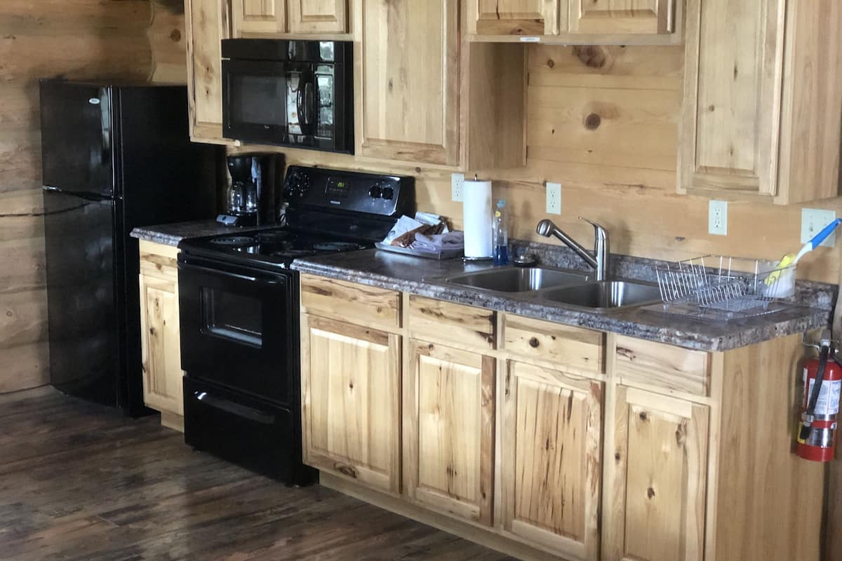 cabin, 2 bedrooms, mountain view, ground floor - no pets | private kitchen | fridge, coffee/tea maker