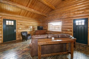 客室ごとに異なるインテリア、アイロン / アイロン台、WiFi (無料)、ベッドシーツ