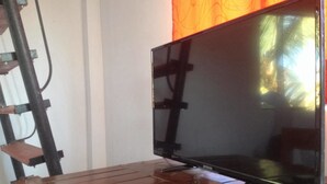 Double Room, Ocean View (Pisa  - 3rd floor) | Minibar, WiFi (free), bed sheets - Hospedaje el Italiano (Máncora)