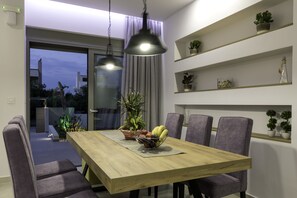 منطقة تناول الطعام للأسر