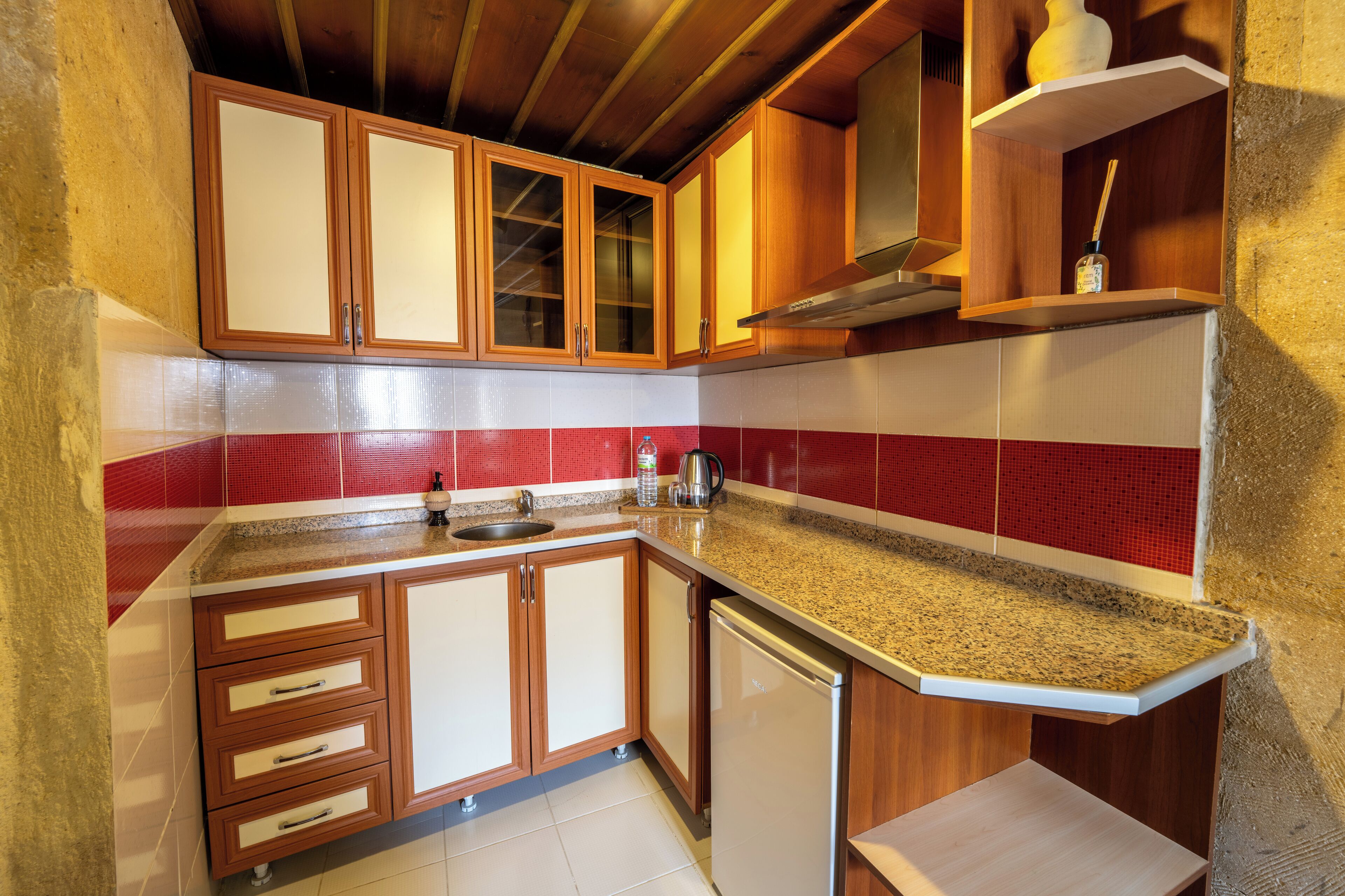 traditional suite, 2 bedrooms | private kitchen | electric kettle, high chair
