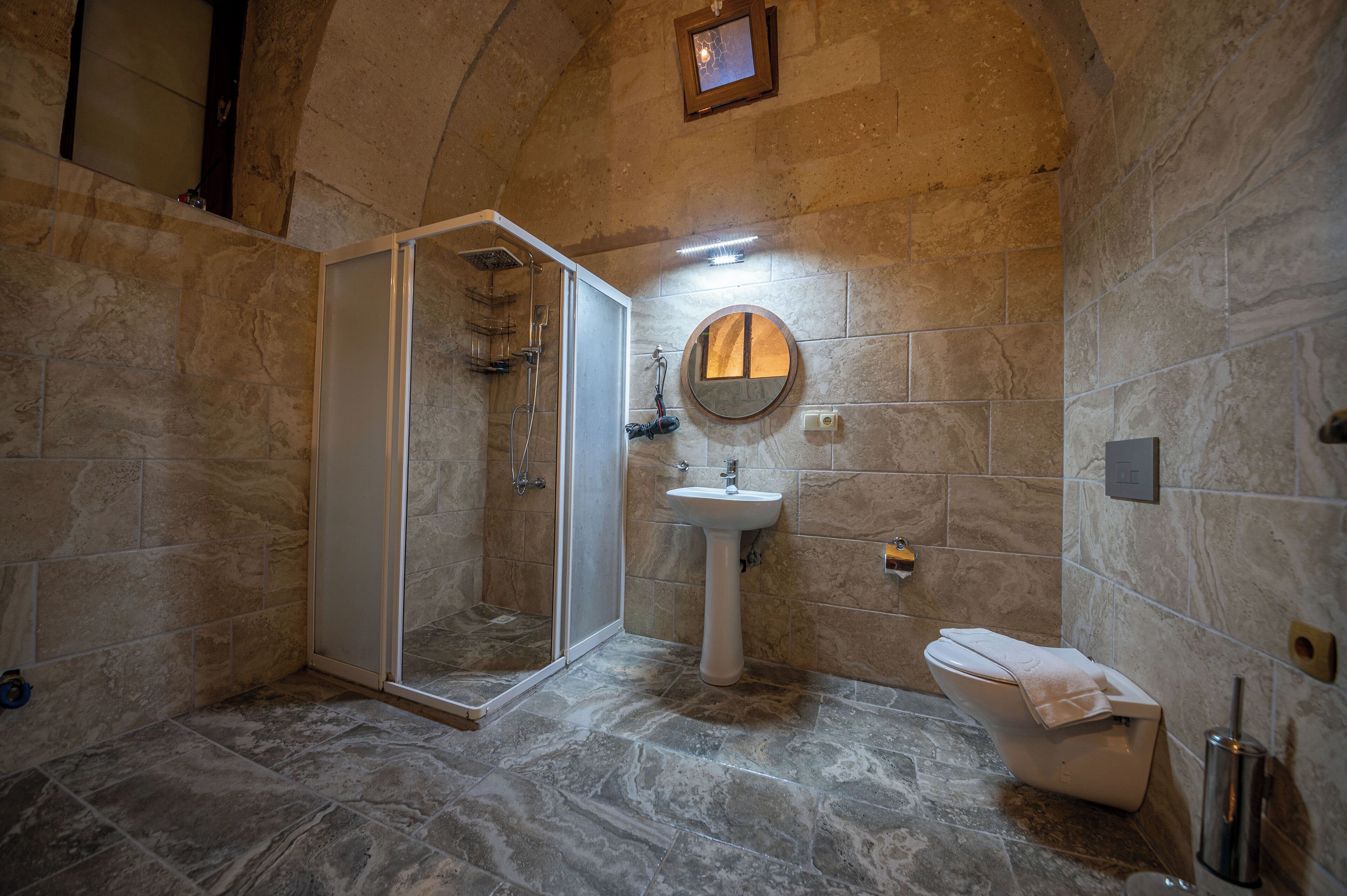 traditional suite, 2 bedrooms | bathroom | designer toiletries, hair dryer, bathrobes, slippers