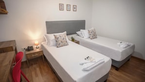 Desk, iron/ironing board (on request), rollaway beds (surcharge) - Terraza Hotel Bogota (Bogotá)