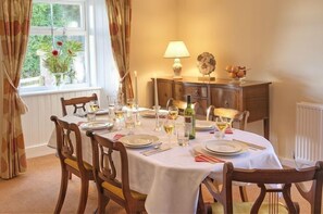 Ferienhaus | Essbereich im Zimmer