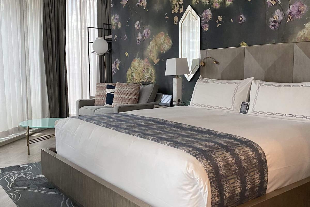 pender suite - dividend floor | 1 bedroom, premium bedding, down duvets, in-room safe