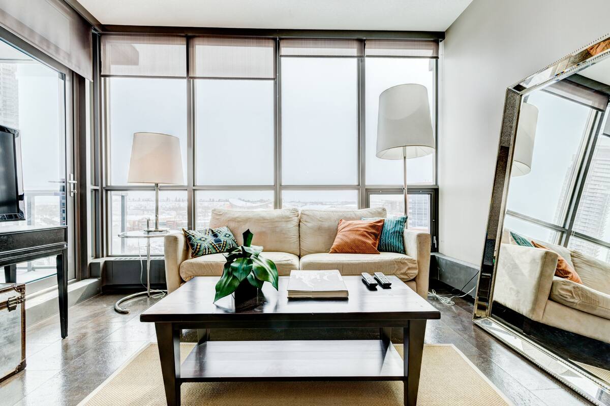 Suite, 1 Queen Bed | Living room | Flat-screen TV