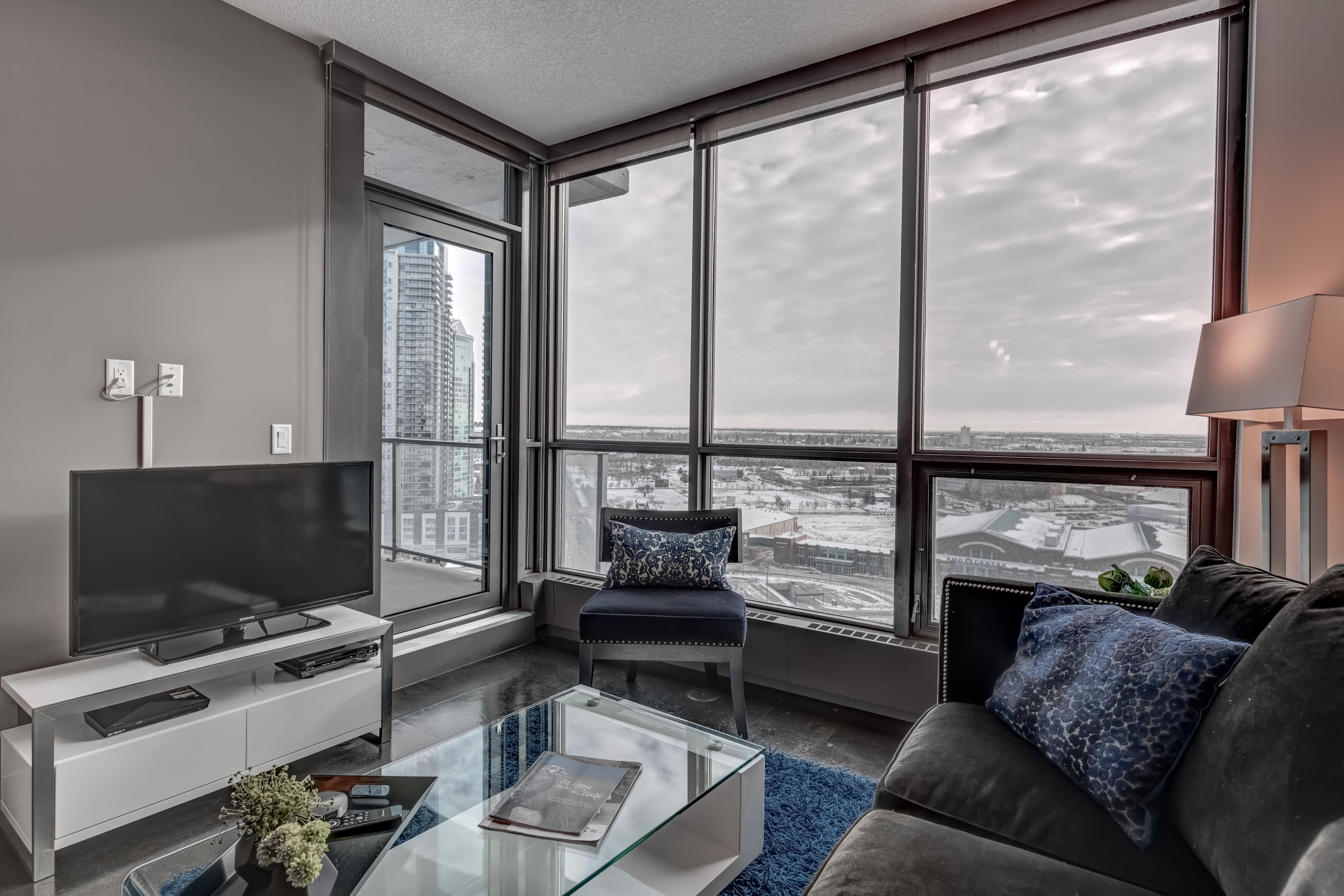 Premier Suite, 2 Queen Beds, City View | Living area