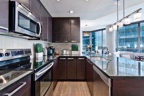 City Suite, 2 Queen Beds, City View