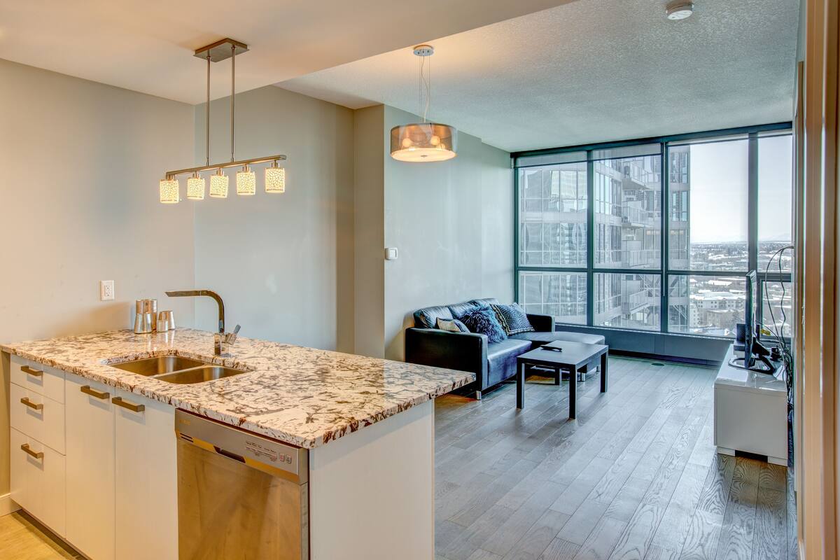 Executive Suite, 1 Queen Bed | Private kitchen | Coffee/tea maker, full-size fridge, oven, stovetop