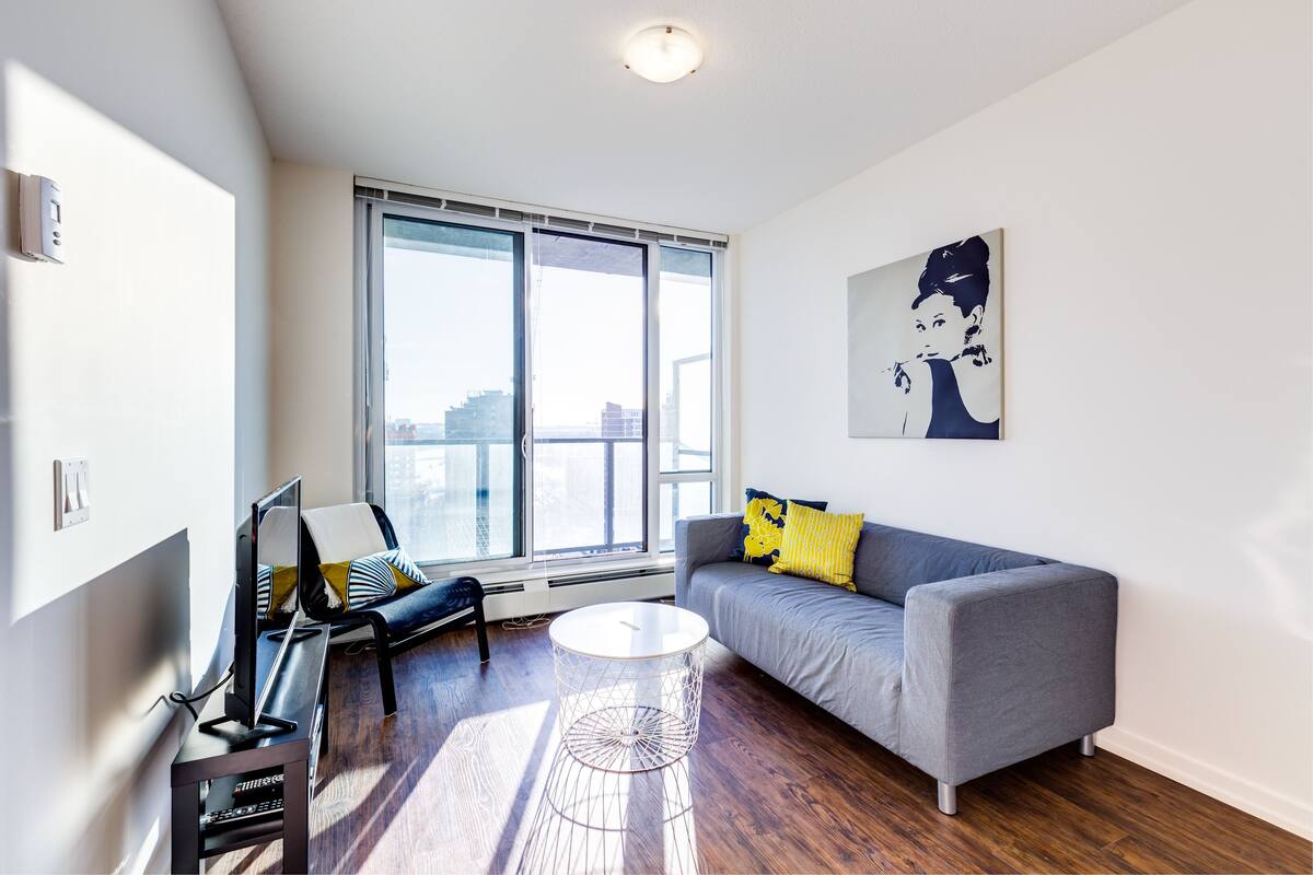 Suite, 1 Queen Bed | 1 bedroom, iron/ironing board, free WiFi